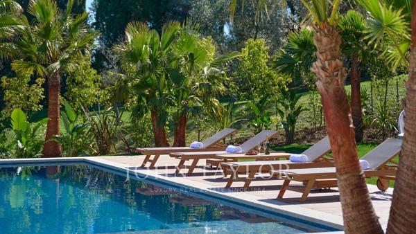 Magnifique villa entièrement rénovée au pied du village de Mougins
