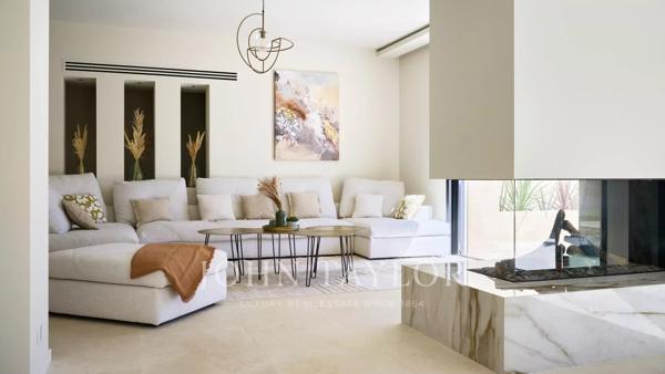 Magnifique villa entièrement rénovée au pied du village de Mougins