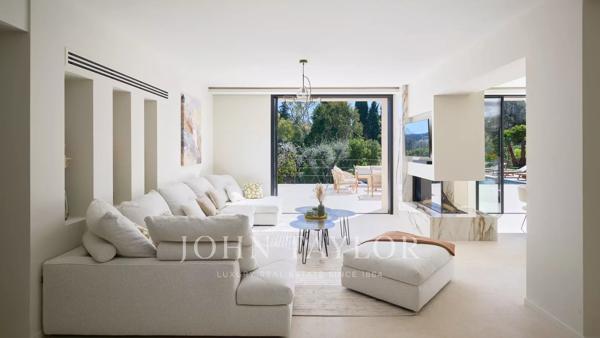 Magnifique villa entièrement rénovée au pied du village de Mougins