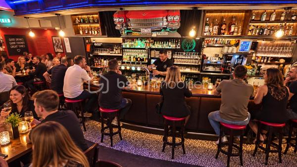 En Exclusivité BAR AVEC PETITE RESTAURATION – COLMAR

**Licence IV • Terrasse • Appartement avec terrasse • Activité principalement orientée bar**

À saisir, **établissement situé au cœur de Colmar**, bénéficiant d’un emplacement central et d’un outil d’exploitation complet.

L’activité est aujourd’hui **très largement orientée vers le bar**, avec une offre de **petite restauration**, et une organisation déjà en place.

L’établissement dispose notamment d’un **bar avec terrasse**, ainsi que d’un **appartement indépendant avec terrasse**, offrant un véritable atout supplémentaire.

### 🍸 UN ÉTABLISSEMENT COMPLET

* **Rez-de-chaussée d’environ 130 m²** avec espace bar et **terrasse**
* **1er étage d’environ 80 m²** avec grande salle et sanitaires
* **Cuisine professionnelle** permettant l’activité de petite restauration
* Chambre froide
* Espaces de stockage
* Cave
* **Appartement indépendant d’environ 76 m² avec terrasse**
* Climatisation réversible
* **Licence IV**

### 📈 UNE ACTIVITÉ EN ÉVOLUTION POSITIVE

L’établissement bénéficie d’une **évolution favorable de son activité**, avec une amélioration des performances d’exploitation et une situation bénéficiaire.

Le potentiel réside notamment dans la possibilité de **développer la petite restauration**, d’élargir l’offre ou de faire évoluer le concept tout en conservant l’activité principale de bar.

⭐ LES ATOUTS

✔️ **Emplacement central à Colmar**
✔️ **Licence IV**
✔️ **Bar avec terrasse**
✔️ **Petite restauration**
✔️ Appartement indépendant **avec terrasse**
✔️ Activité principalement orientée bar
✔️ Plusieurs espaces d’exploitation
✔️ Grande salle à l’étage
✔️ Cuisine professionnelle
✔️ Chambre froide et stockage
✔️ Climatisation réversible
✔️ Activité en évolution positive
✔️ **Potentiel de développement**

**Loyer actuel : 6 800 € TTC / mois, charges comprises**
**Taxe foncière : 3 800 € / an**

**Une belle opportunité pour un professionnel souhaitant reprendre un établissement avec Licence IV, terrasse, petite restauration et appartement, au cœur de Colmar.**