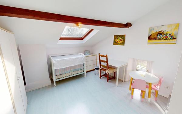 Maison à vendre    8 pièces •  Mance