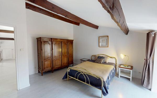 Maison à vendre    8 pièces •  Mance