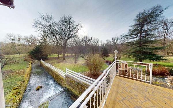 Maison à vendre    8 pièces •  Mance