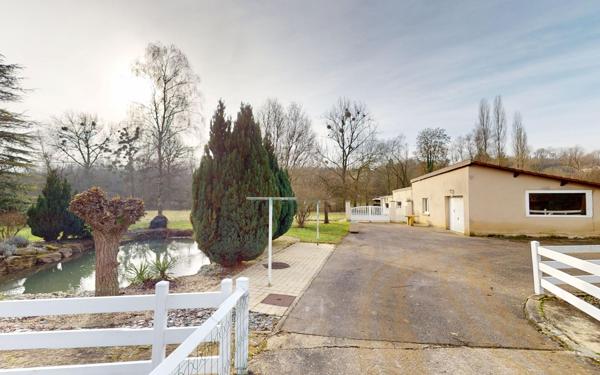 Maison à vendre    8 pièces •  Mance