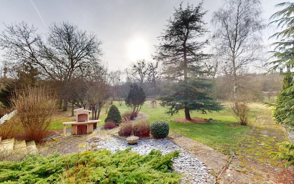 Maison à vendre    8 pièces •  Mance