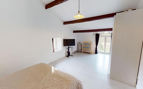 Maison à vendre    8 pièces •  Mance