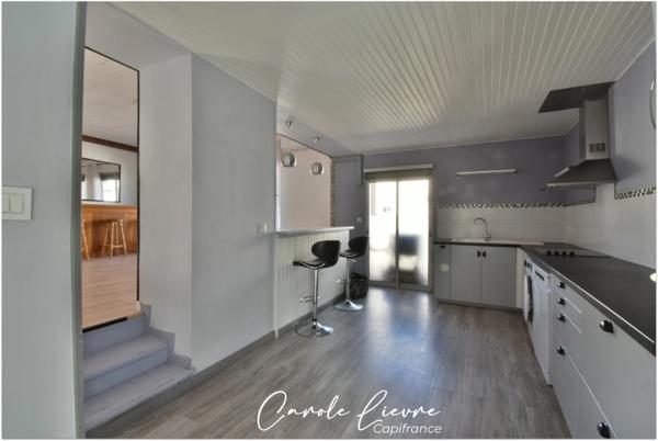 Immeuble avec local commercial et grand appartement sur LEZIGNAN LA CEBE