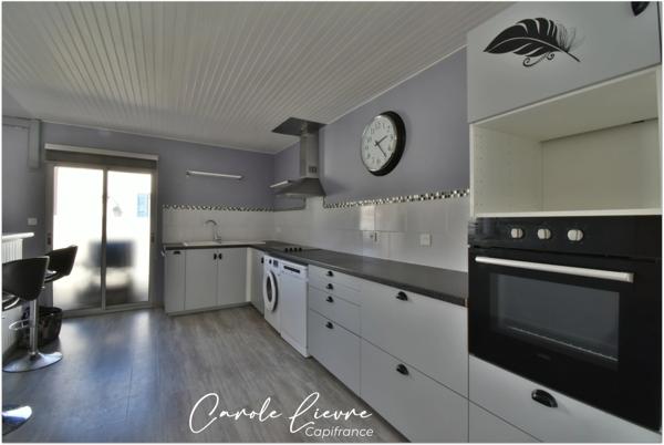 Immeuble avec local commercial et grand appartement sur LEZIGNAN LA CEBE