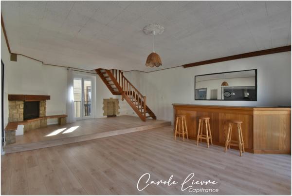 Immeuble avec local commercial et grand appartement sur LEZIGNAN LA CEBE