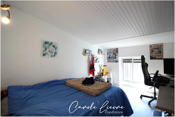 Immeuble avec local commercial et grand appartement sur LEZIGNAN LA CEBE