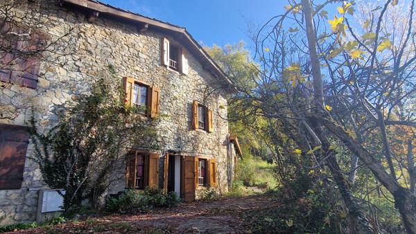 Maison de caractère au calme avec 2,7ha de terrain Foix