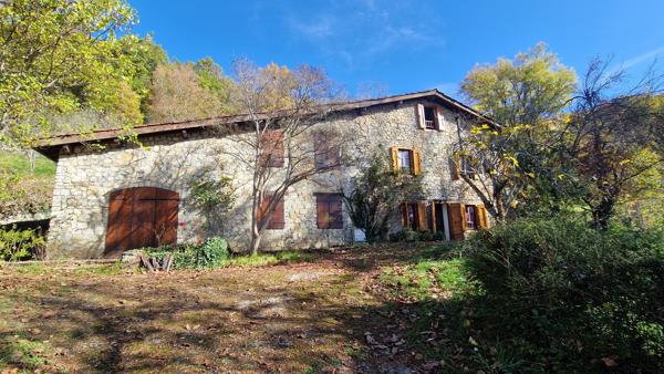 Maison de caractère au calme avec 2,7ha de terrain Foix