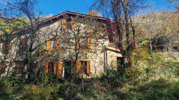 Maison de caractère au calme avec 2,7ha de terrain Foix