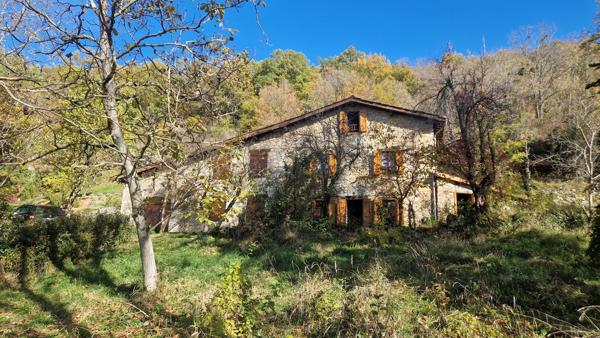 Maison de caractère au calme avec 2,7ha de terrain Foix