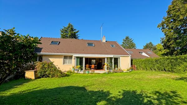 Saint-Nom-la-Bretèche (78860) MAISON BIEN ENTRETENUE ET IDEALEMENT PLACEE (PROCHE ECOLE, COMMERCES, COLLEGE ET TRANSPORTS).