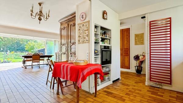 Saint-Nom-la-Bretèche (78860) MAISON BIEN ENTRETENUE ET IDEALEMENT PLACEE (PROCHE ECOLE, COMMERCES, COLLEGE ET TRANSPORTS).