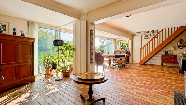 Saint-Nom-la-Bretèche (78860) MAISON BIEN ENTRETENUE ET IDEALEMENT PLACEE (PROCHE ECOLE, COMMERCES, COLLEGE ET TRANSPORTS).