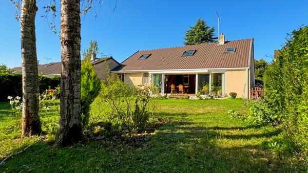 Saint-Nom-la-Bretèche (78860) MAISON BIEN ENTRETENUE ET IDEALEMENT PLACEE (PROCHE ECOLE, COMMERCES, COLLEGE ET TRANSPORTS).