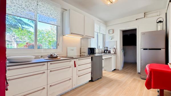 Saint-Nom-la-Bretèche (78860) MAISON BIEN ENTRETENUE ET IDEALEMENT PLACEE (PROCHE ECOLE, COMMERCES, COLLEGE ET TRANSPORTS).