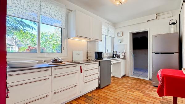 Saint-Nom-la-Bretèche (78860) MAISON BIEN ENTRETENUE ET IDEALEMENT PLACEE (PROCHE ECOLE, COMMERCES, COLLEGE ET TRANSPORTS).