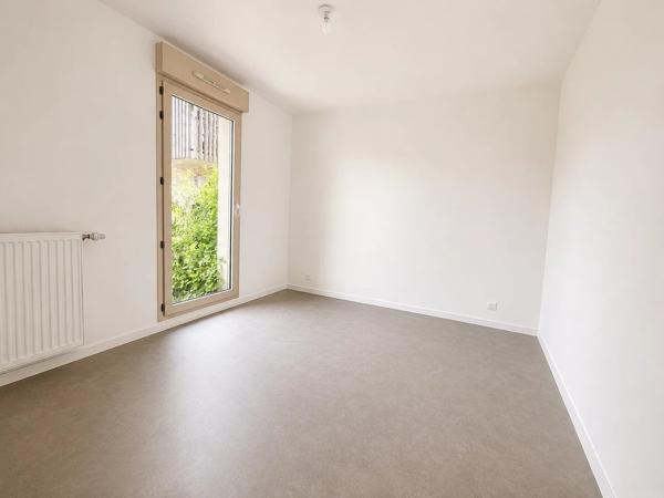 Vente                                                      Appartement
                        
                     2 pièces                      54 m2                     à Fontenay-Trésigny