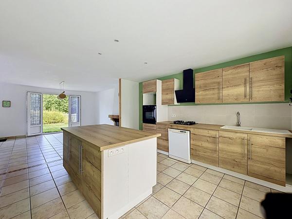 Maison de plain-pied à Vernantes, 56 m² de pièce de vie, 3 chambres, 2 garages !