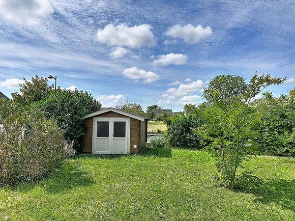 Maison de plain-pied à Vernantes, 56 m² de pièce de vie, 3 chambres, 2 garages !