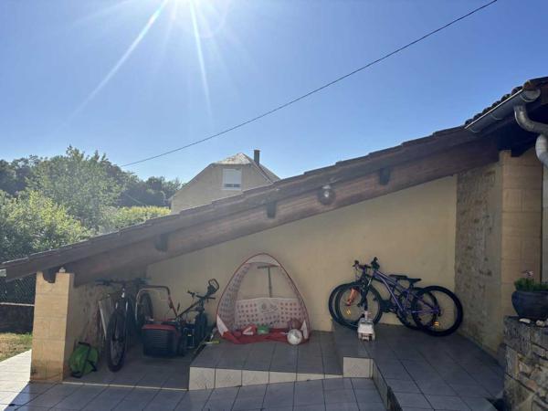 Immeuble - Montignac-lascaux En Périgord Noir, immeuble de rapport à Montignac composé de trois logements actuellement loués.