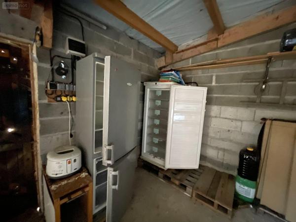 Garage fermé à vendre à Chantrigné en Mayenne (53300), ref : 468