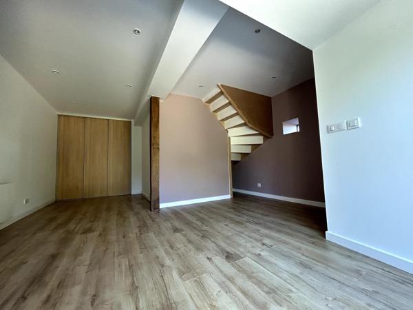 MAISON A VENDRE  EN PIERE REFAIT A NEUF