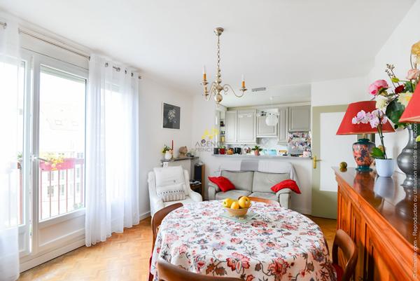 F4 - DERNIER ETAGE AVEC ASCENSEUR ! €235 000 ** - Référence 1320