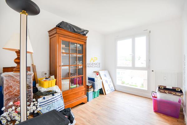 F4 - DERNIER ETAGE AVEC ASCENSEUR ! €235 000 ** - Référence 1320