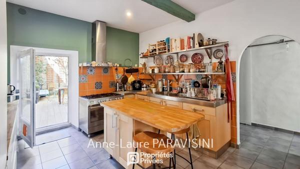 Pennautier - Charme de l'ancien et confort contemporain pour cette maison de village rénovée avec cour et 4 chambres