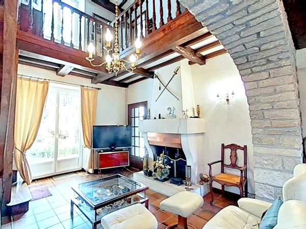 Dpt Doubs (25), à vendre proche de BESANCON maison P10 de 240 m² - Terrain de 2,6 Ha