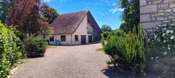 Dpt Doubs (25), à vendre proche de BESANCON maison P10 de 240 m² - Terrain de 2,6 Ha