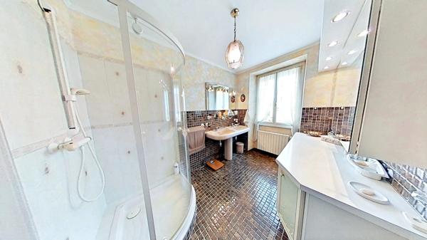 Dpt Doubs (25), à vendre proche de BESANCON maison P10 de 240 m² - Terrain de 2,6 Ha