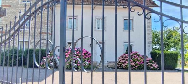 Dpt Doubs (25), à vendre proche de BESANCON maison P10 de 240 m² - Terrain de 2,6 Ha