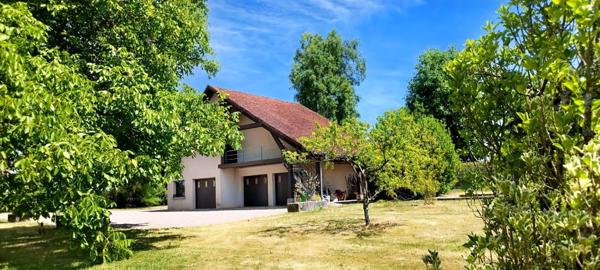 Dpt Doubs (25), à vendre proche de BESANCON maison P10 de 240 m² - Terrain de 2,6 Ha