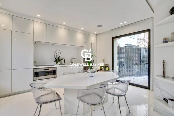 Hôtel particulier 8 pièces à vendre Paris 16ème - 75016 / Réf: 21863-PL