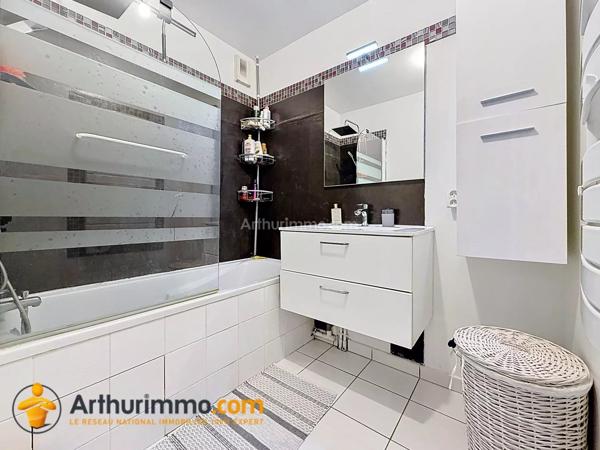 Vente                                                      Appartement
                        
                     4 pièces                      71 m2                     à Reims