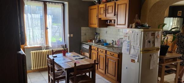 jolie maison au coeur d'un village calme