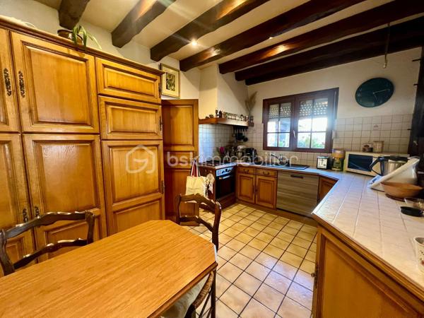 Pussay ville avec écoles, commerces etc... Maison en pierre offrant le charme de l’ancien et le confort du moderne avec sa pompe à chaleur et des panneaux photovoltaïques . Elle se compose d’une cuisine amenagee et équipée ouverte sur la salle à manger, un séjour, wc et un cellier et une cave. A l’étage on découvre 2 chambres , salle d’eau, salle de bain , wc et une 3eme chambre se situe au second et dernier étage. Terrain de 462m² entièrement clos avec un carport pour 2 voitures . Pour les amoureux de la pierre une visite s’impose