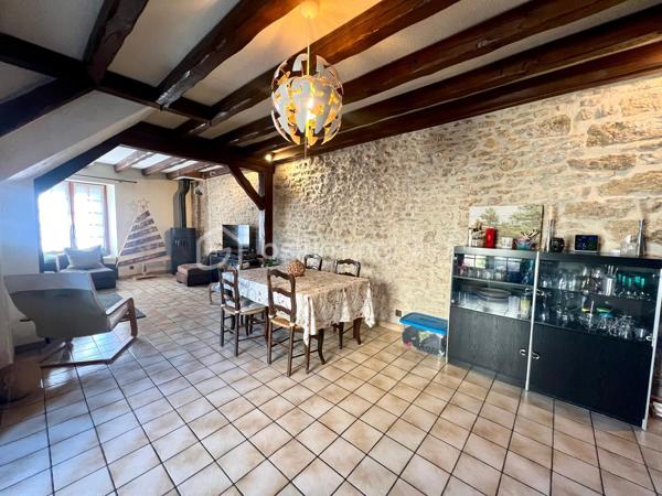 Pussay ville avec écoles, commerces etc... Maison en pierre offrant le charme de l’ancien et le confort du moderne avec sa pompe à chaleur et des panneaux photovoltaïques . Elle se compose d’une cuisine amenagee et équipée ouverte sur la salle à manger, un séjour, wc et un cellier et une cave. A l’étage on découvre 2 chambres , salle d’eau, salle de bain , wc et une 3eme chambre se situe au second et dernier étage. Terrain de 462m² entièrement clos avec un carport pour 2 voitures . Pour les amoureux de la pierre une visite s’impose