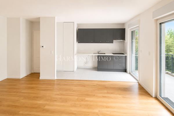 APPARTEMENT T2 ENSOLEILLÉ AVEC BALCON 17 M2 + 2 PARKINGS – BRUGES - 219 450 €