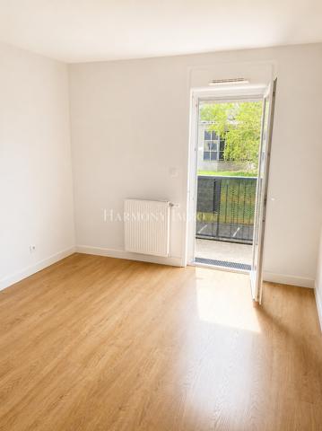 APPARTEMENT T2 ENSOLEILLÉ AVEC BALCON 17 M2 + 2 PARKINGS – BRUGES - 219 450 €