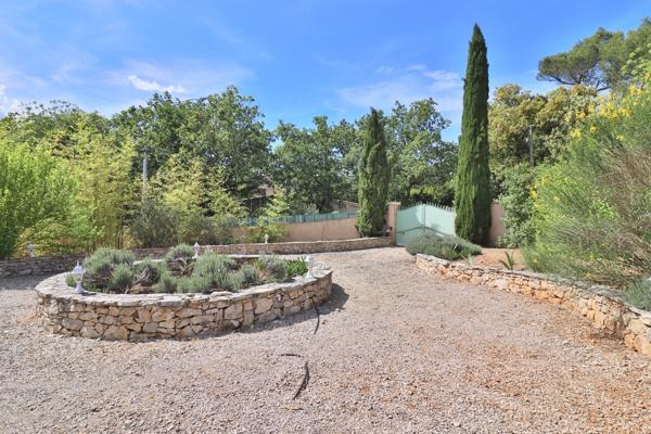 Saint Maximin la Sainte Baume: villa T7 de 155m2 sur terrain 2900m2