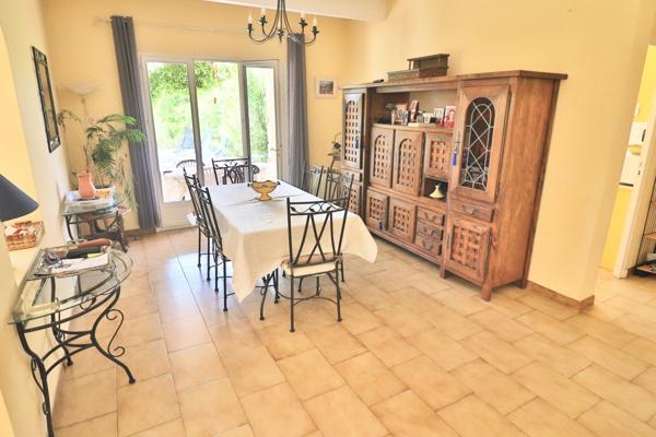 Saint Maximin la Sainte Baume: villa T7 de 155m2 sur terrain 2900m2