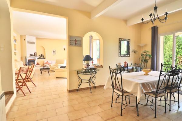 Saint Maximin la Sainte Baume: villa T7 de 155m2 sur terrain 2900m2