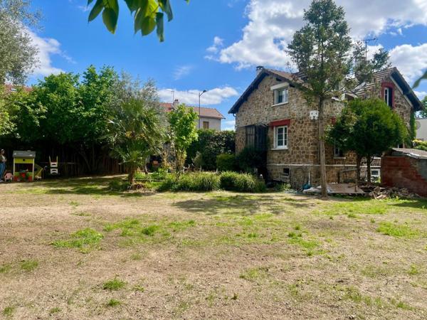 HOUILLES-PIERRATS: Maison de Charme 7 pièces / 785m2 de Ter 965 000 € **  - Référence  954