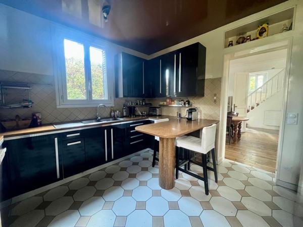 HOUILLES-PIERRATS: Maison de Charme 7 pièces / 785m2 de Ter 965 000 € **  - Référence  954